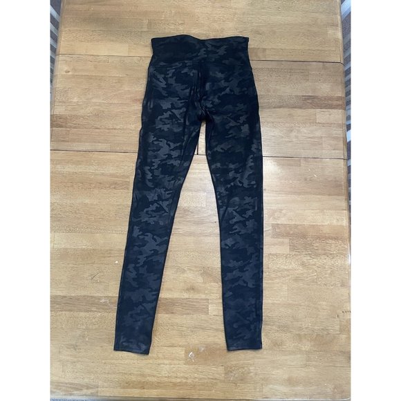SPANX Look at Me Now Seamless Black Camo Leggings Womens Size Medium - Picture 2 of 8